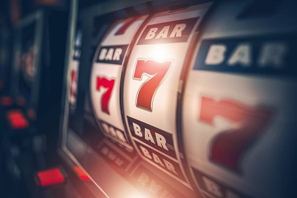 ombaktoto mobile app showing live blackjack table and tournament schedule